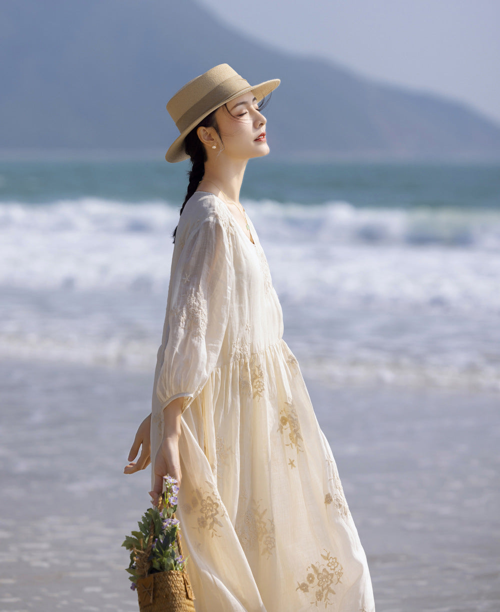 Loose ramie high-end heavy industry embroidery French V-neck travel elegant fairy white dress